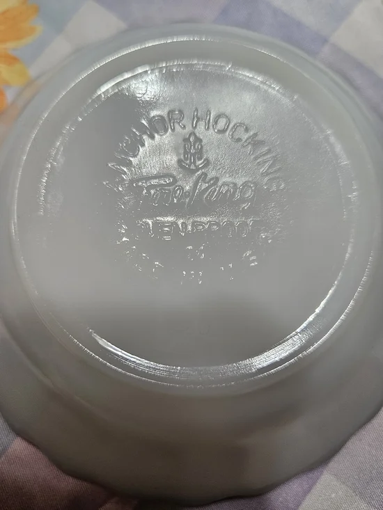 Anchor Hocking Bowl W/Gold Trim & Plate - Picture 7 of 7